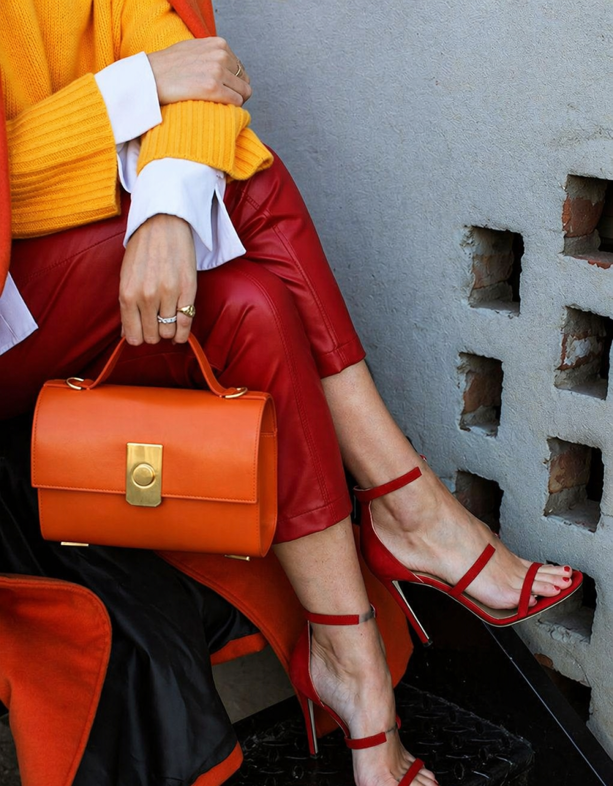 Laranja, vermelho e amarelo